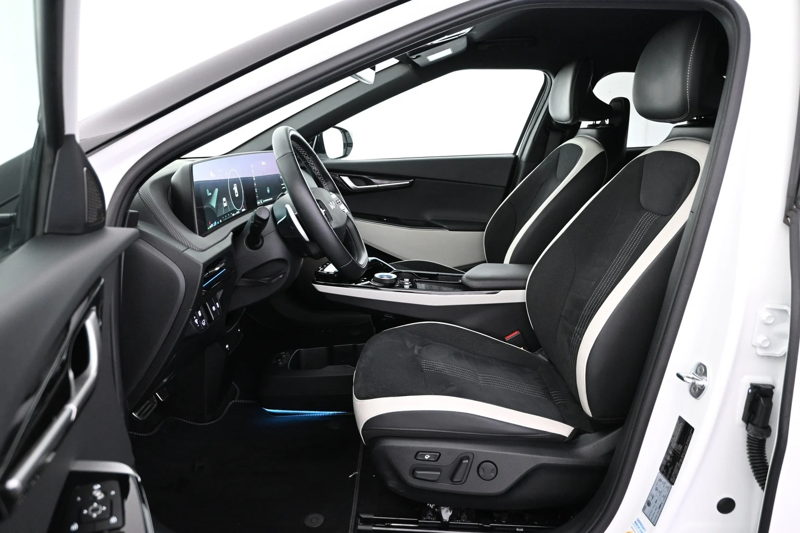 Car Image - 4Ji7j5Mw4TvSmzrCLYYeu3