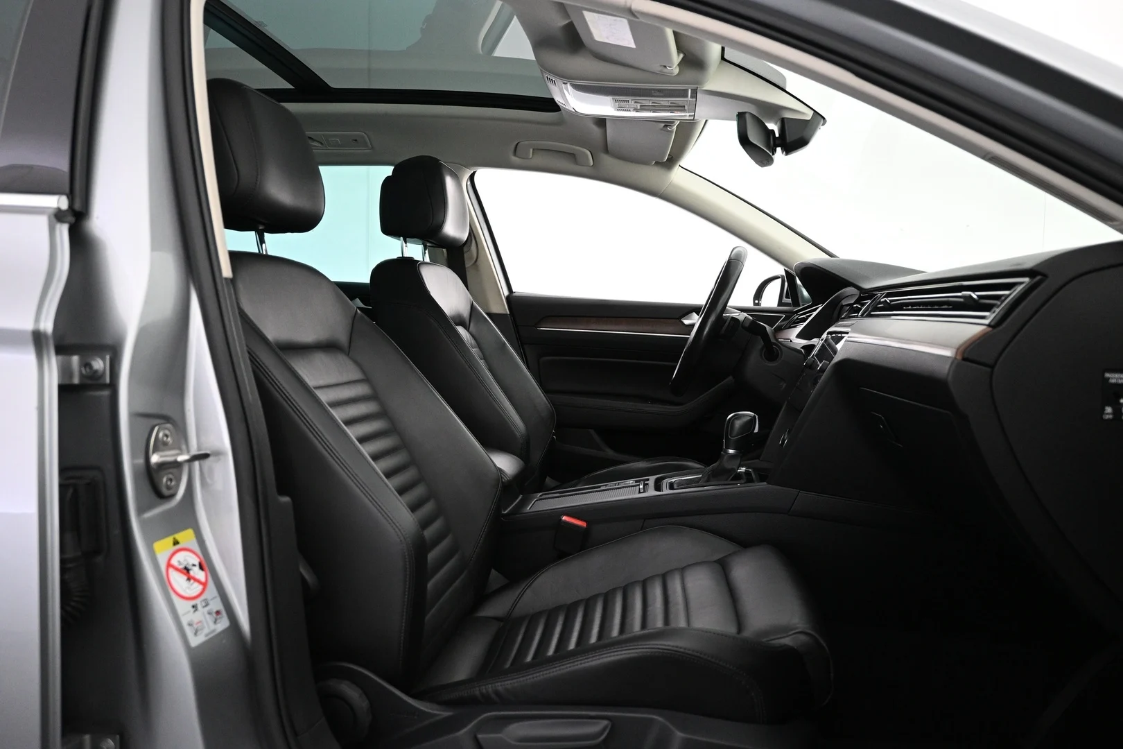 Car Image - 5NxMVwVyYpSEo1rQFb7P6b