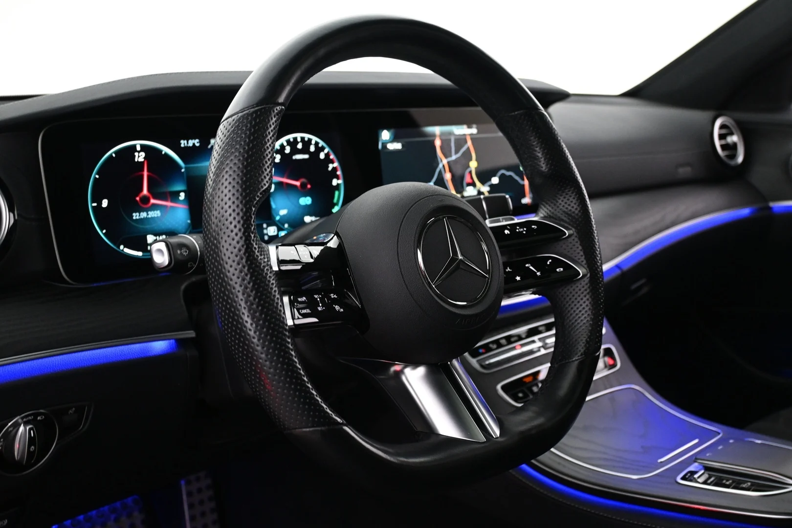 Car Image - WJuxjk9xFdKLqnzcll9p6