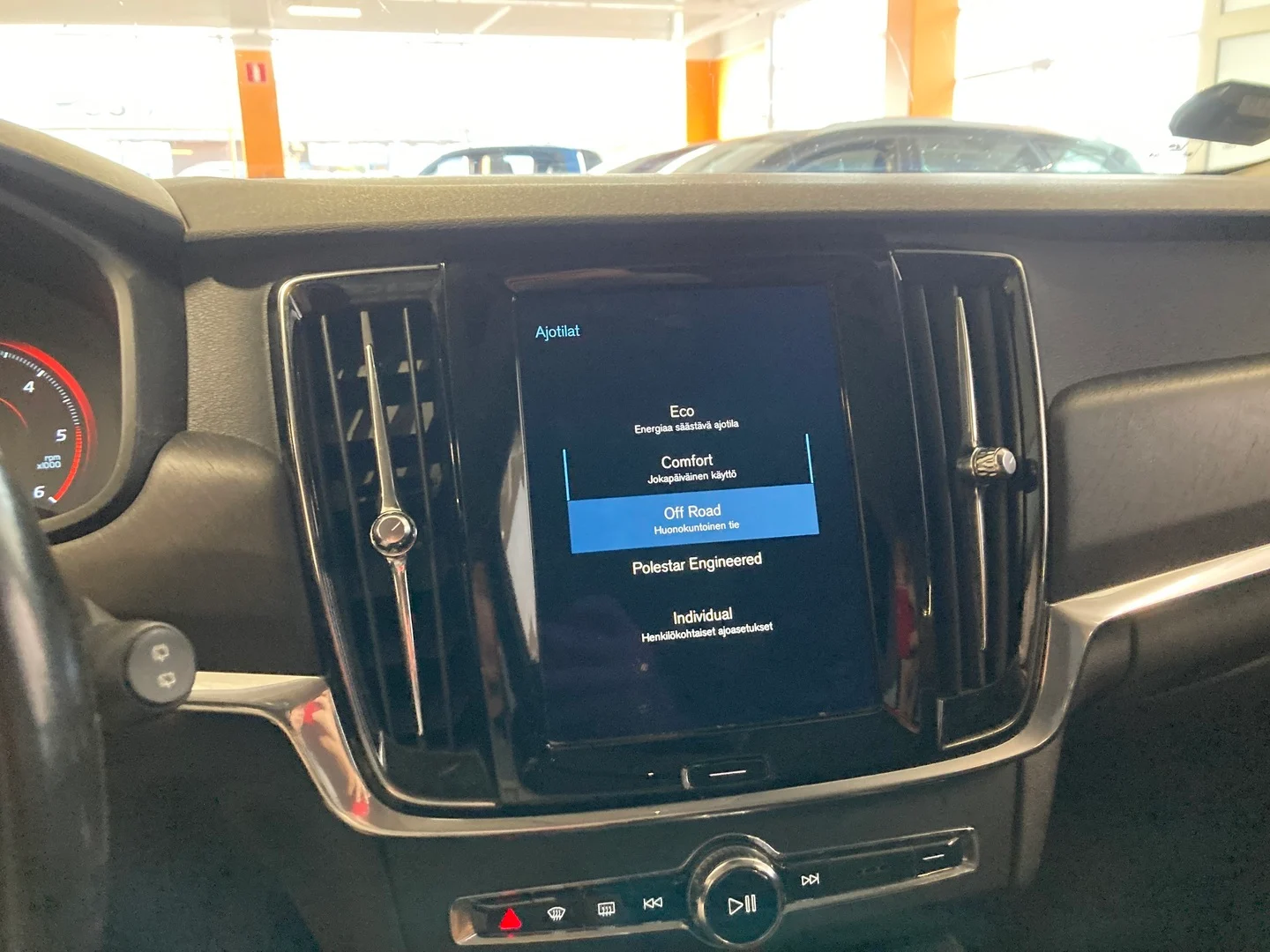 Car Image - 1oT2jRMND5VkTqW8YkzwXc