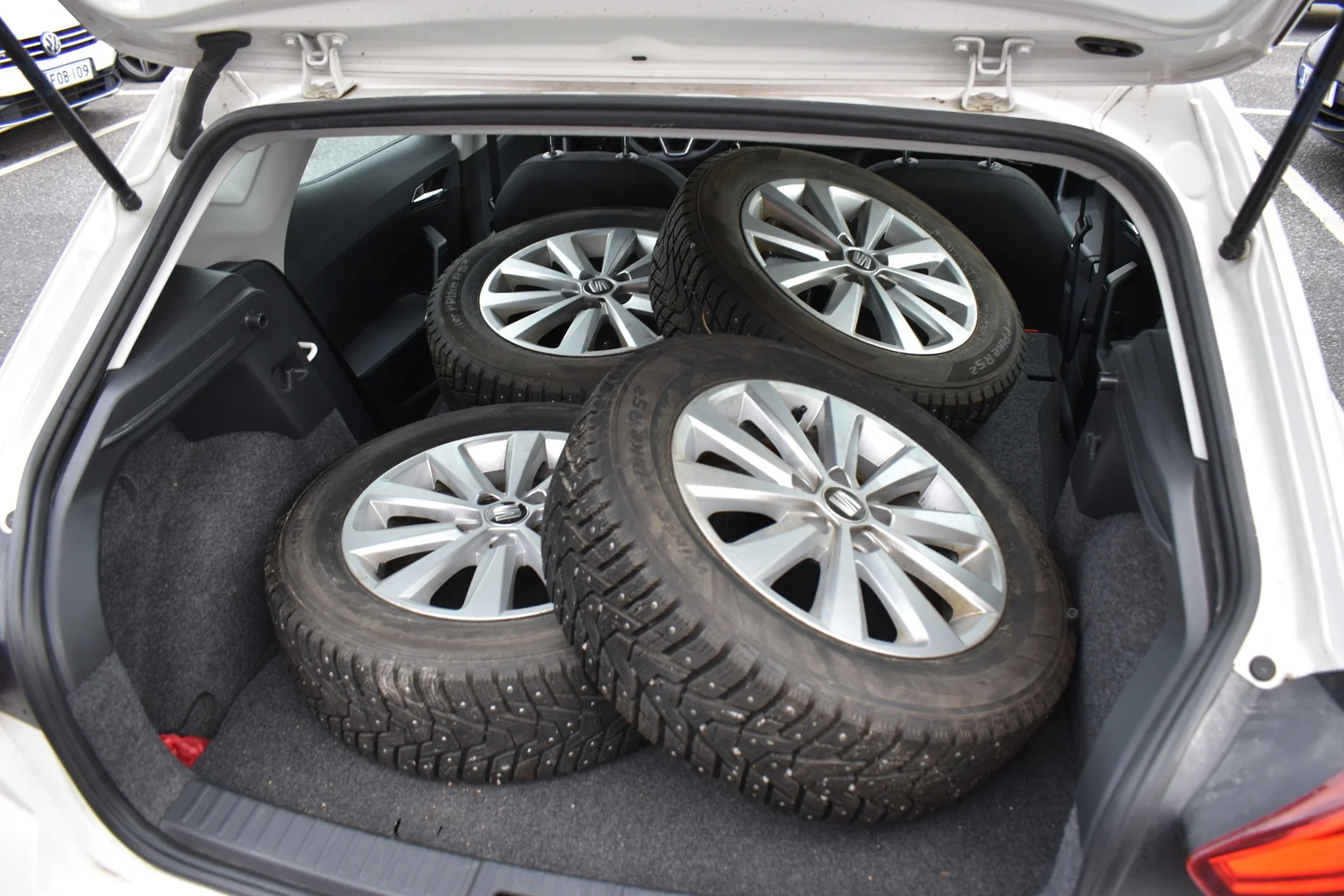 Car Image - 6YuSDh4Ox7Merqu4Ur8B9Z