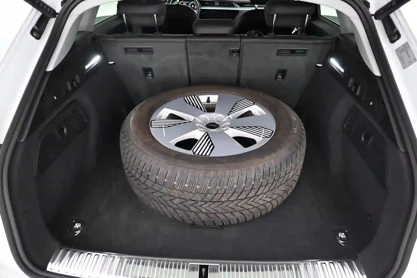 Car Image - 0cIK9AyctBKVLUmVHoLGu