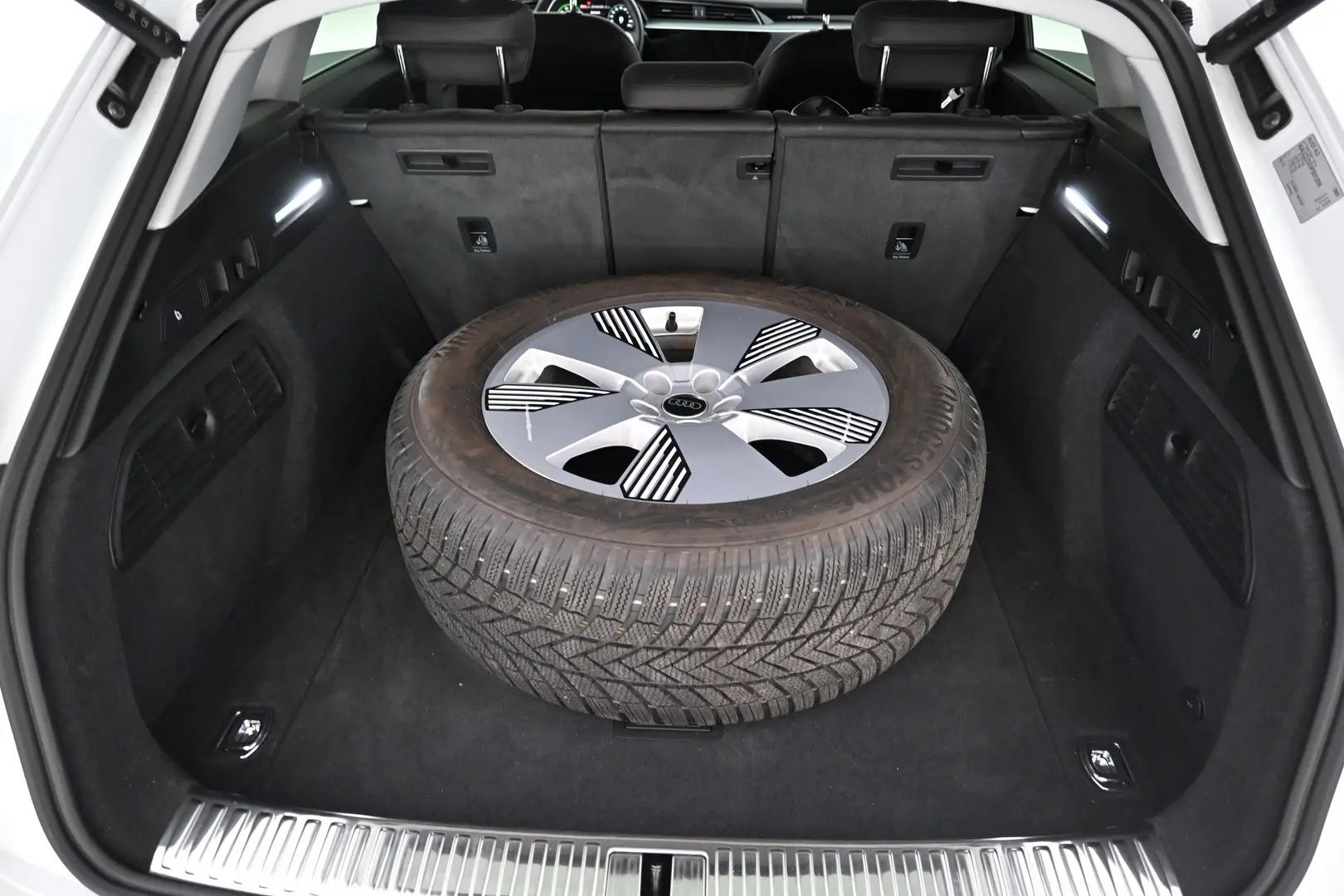 Car Image - 0cIK9AyctBKVLUmVHoLGu