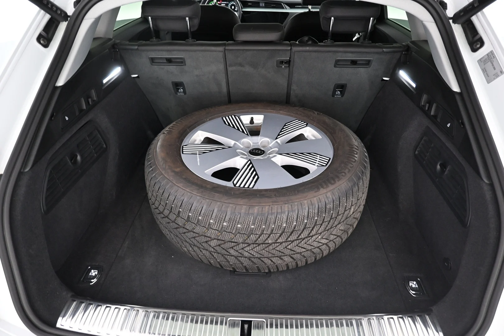 Car Image - 0cIK9AyctBKVLUmVHoLGu