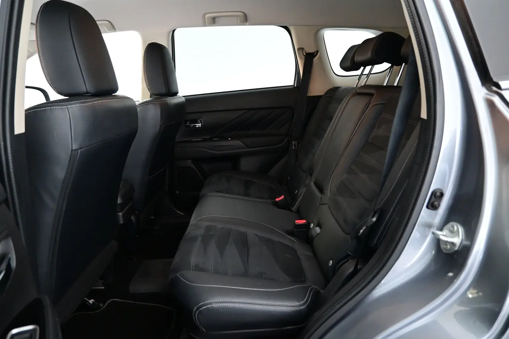 Car Image - 67ZvaloxhGFdvm4VTd6b41