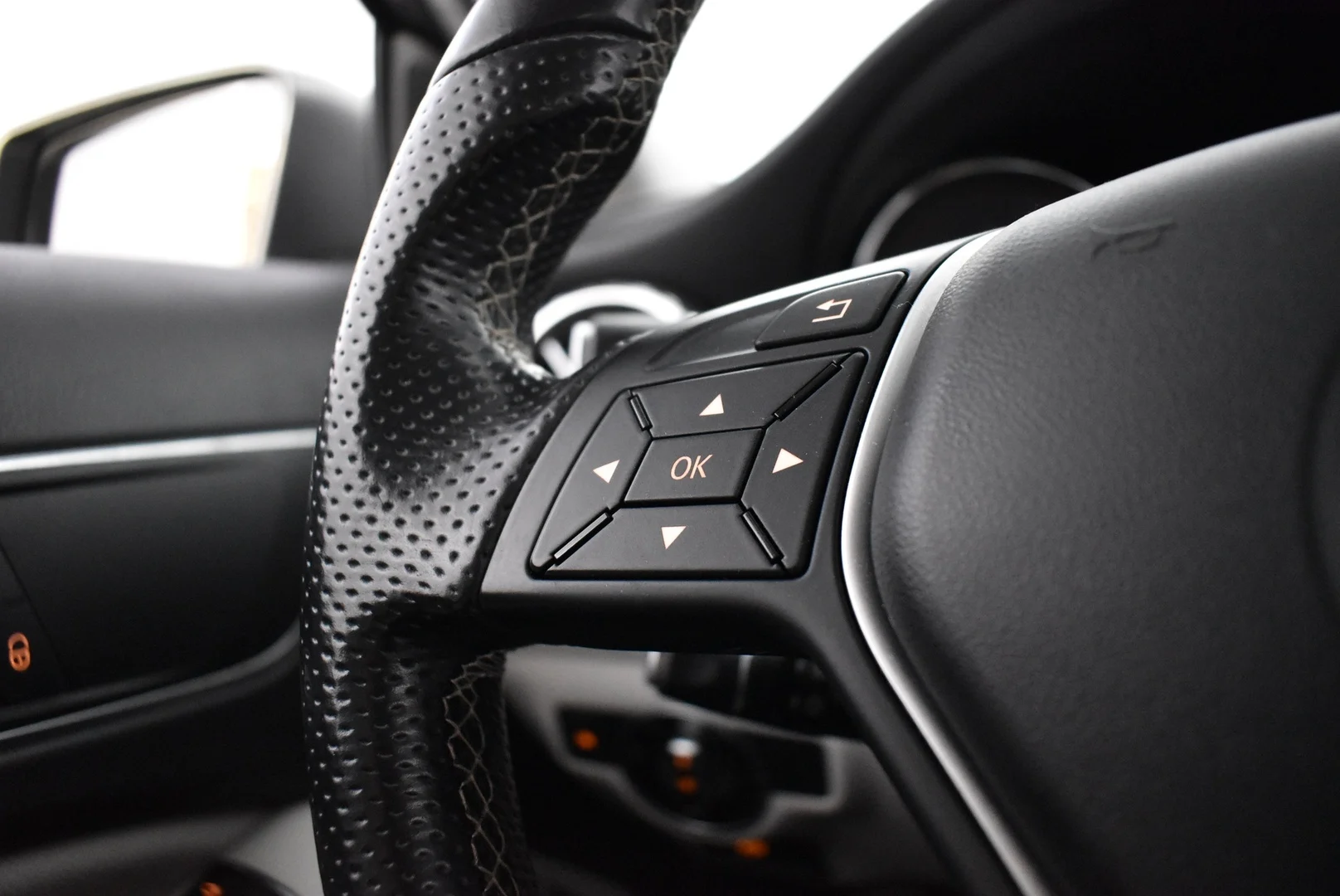 Car Image - 6hUL4Y74Le0ruzJe61GTMF