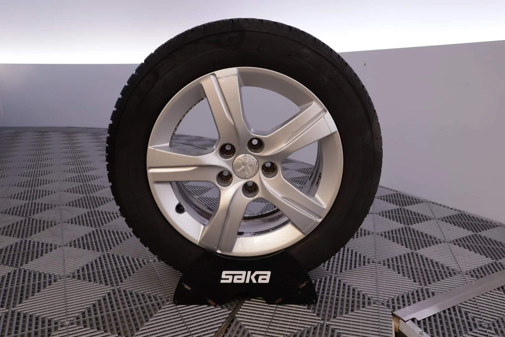 Car Image - 2rutqAn32AlBPOEljUgGSe