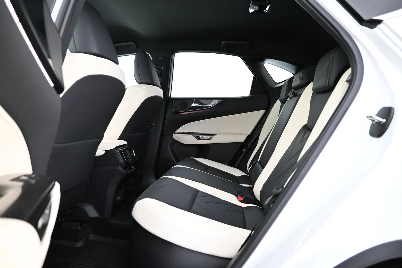 Car Image - 6GM8wlZvzbJfaa4h8fzu2Q