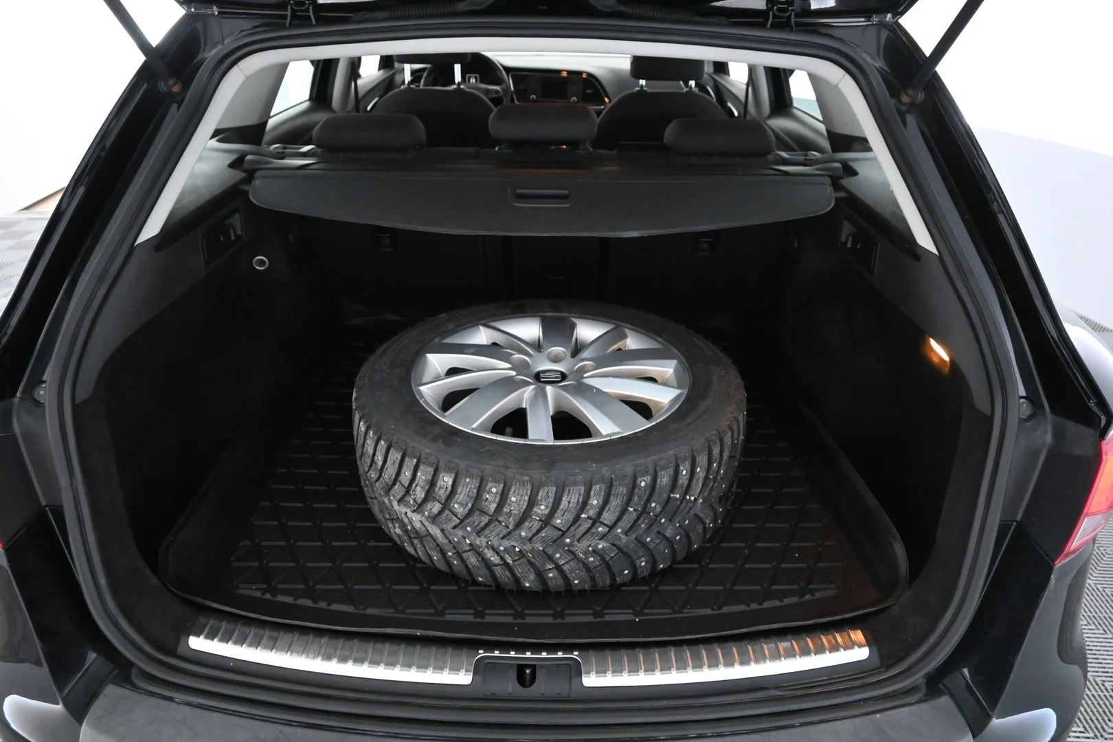 Car Image - 3g9YJx4jrkmyvwYNse6mg3