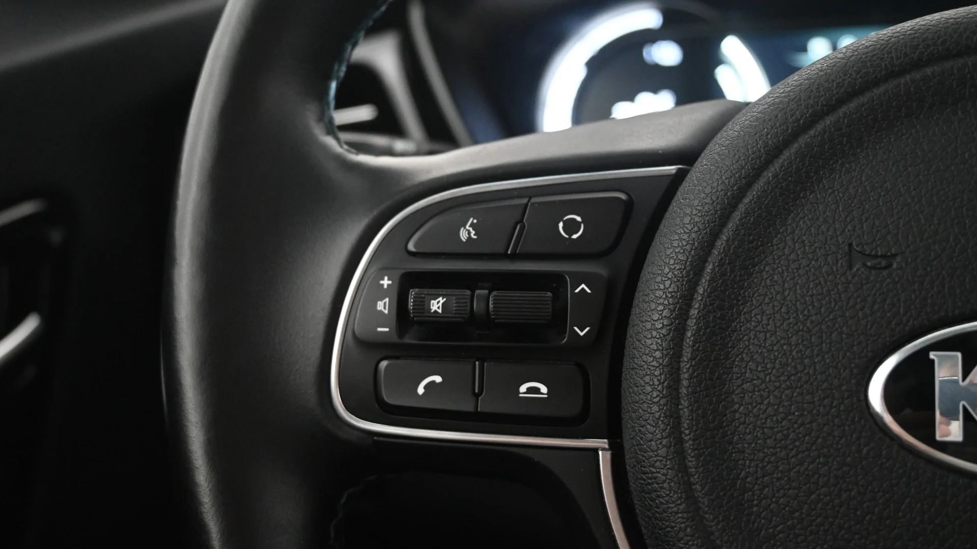 Car Image - 6vR9Ib1txQ9hbK3jlD8hbV