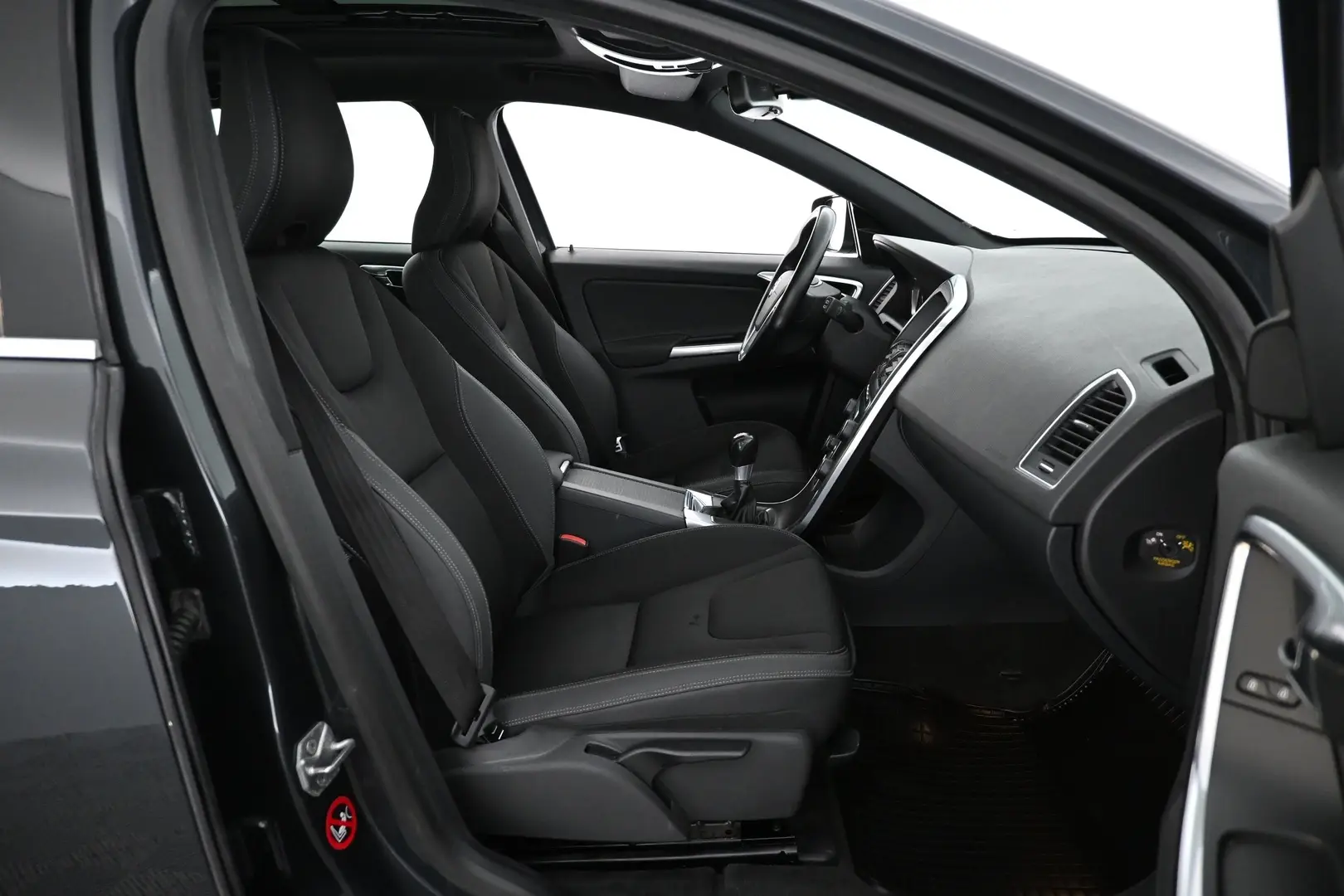 Car Image - 19z1A3QgTfYRVEhPiz8c1M