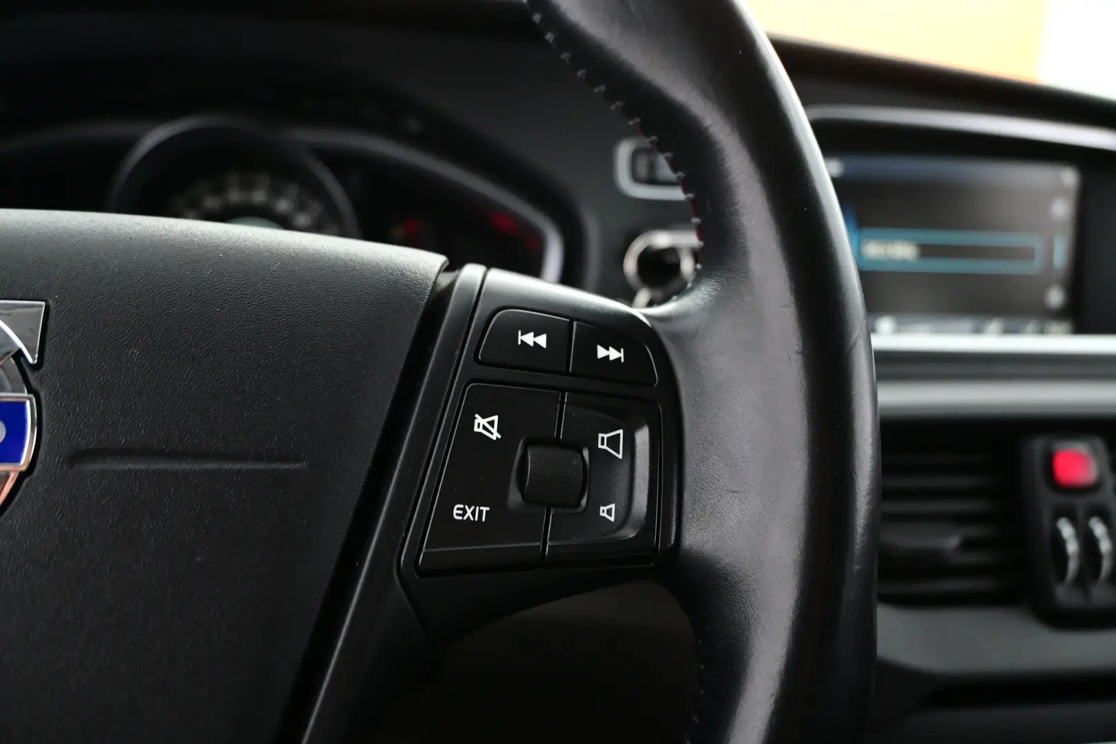 Car Image - al0lbAPHp4pKqLP6kXmsB