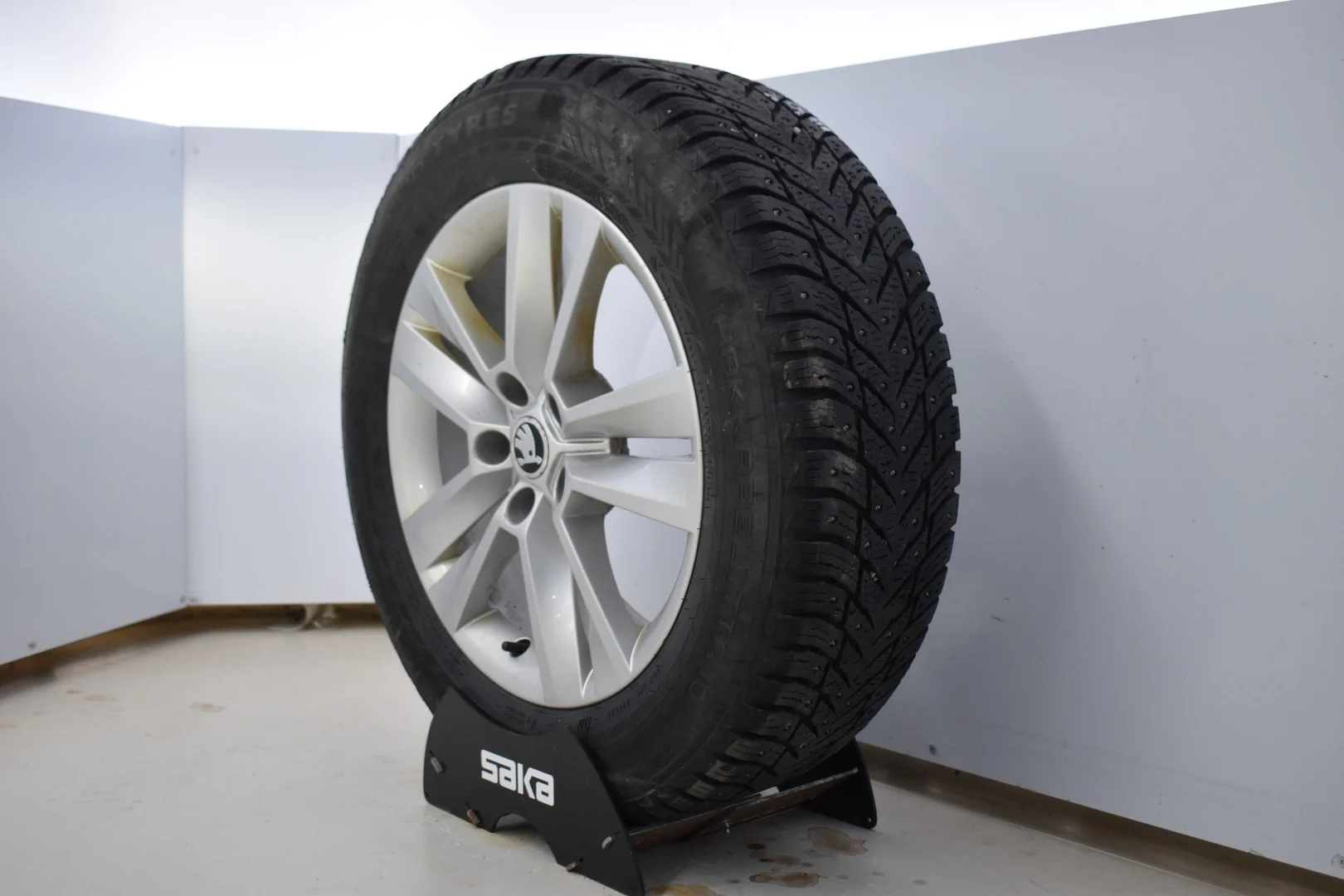 Car Image - 5hLoFwjJbZWoS6aWXnRJw1