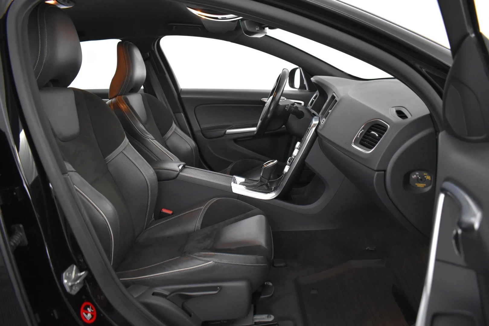 Car Image - 2LoLMakDpCucJZ8SV8nhn4