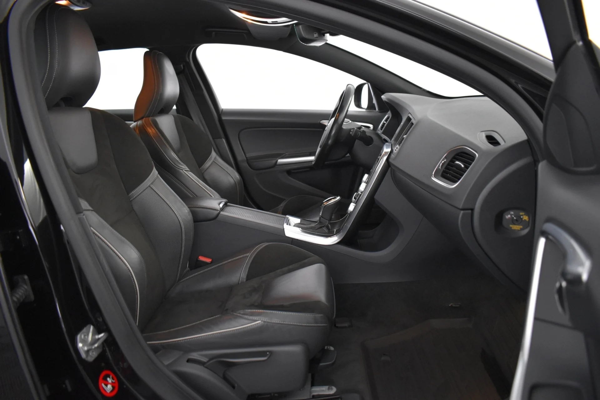 Car Image - 2LoLMakDpCucJZ8SV8nhn4