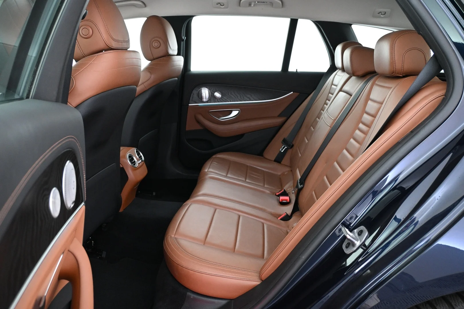 Car Image - 2beThZ2RBVbhfVoxBgBshF