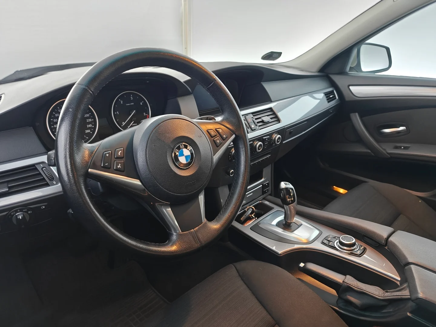 Car Image - 5BIBbwI14vReDtEg9PxJJb