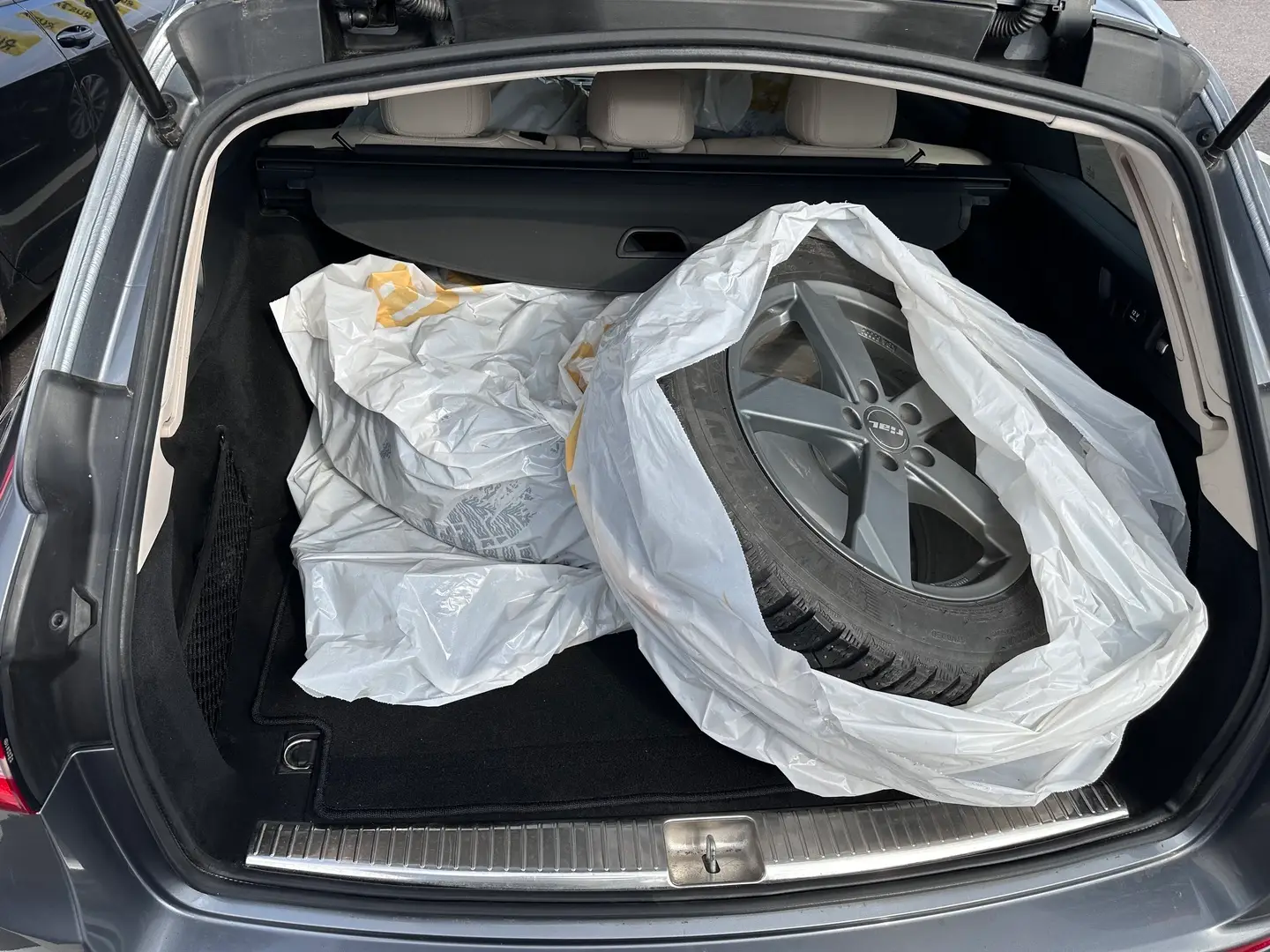 Car Image - 4I6haDufzOQJ2yhzn7e30S