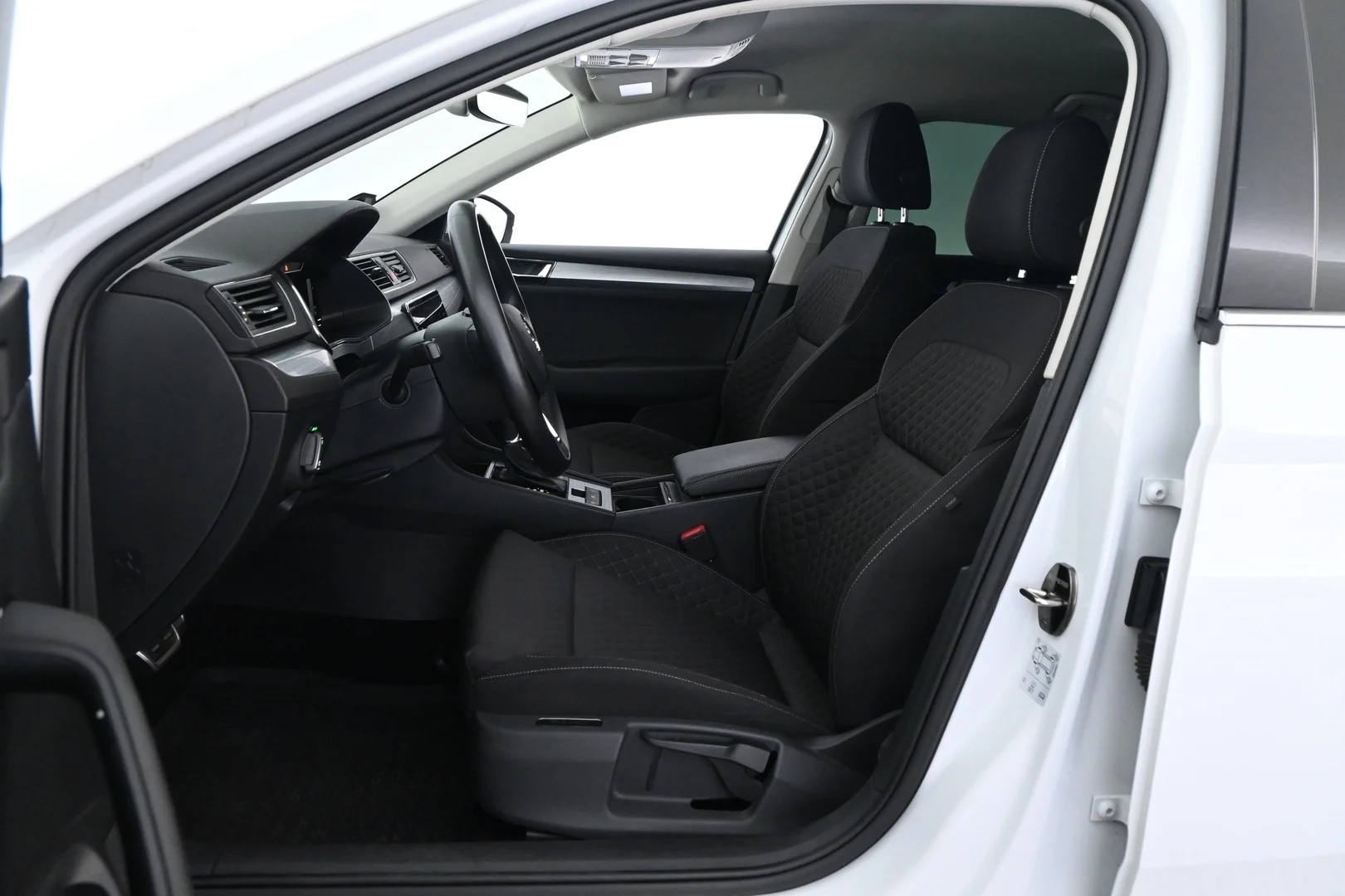 Car Image - 37uLGZlfg4mDXVQZo50t25