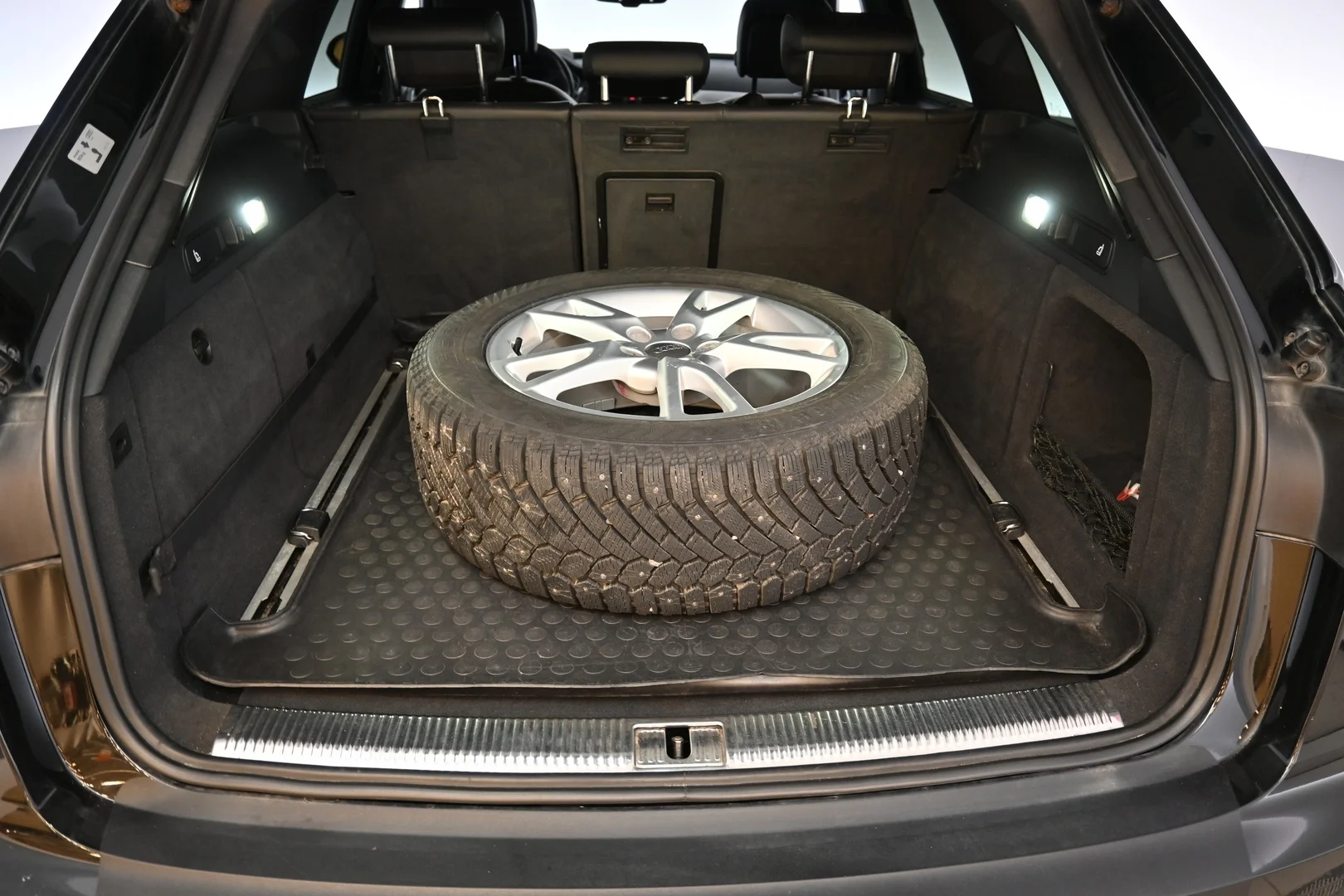 Car Image - 4MRR1QX5nBYBmeeujK2YLG