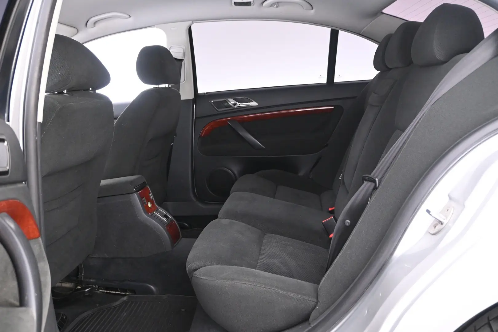 Car Image - 3P8L5yaBw9gZ9ePJKQHSRh