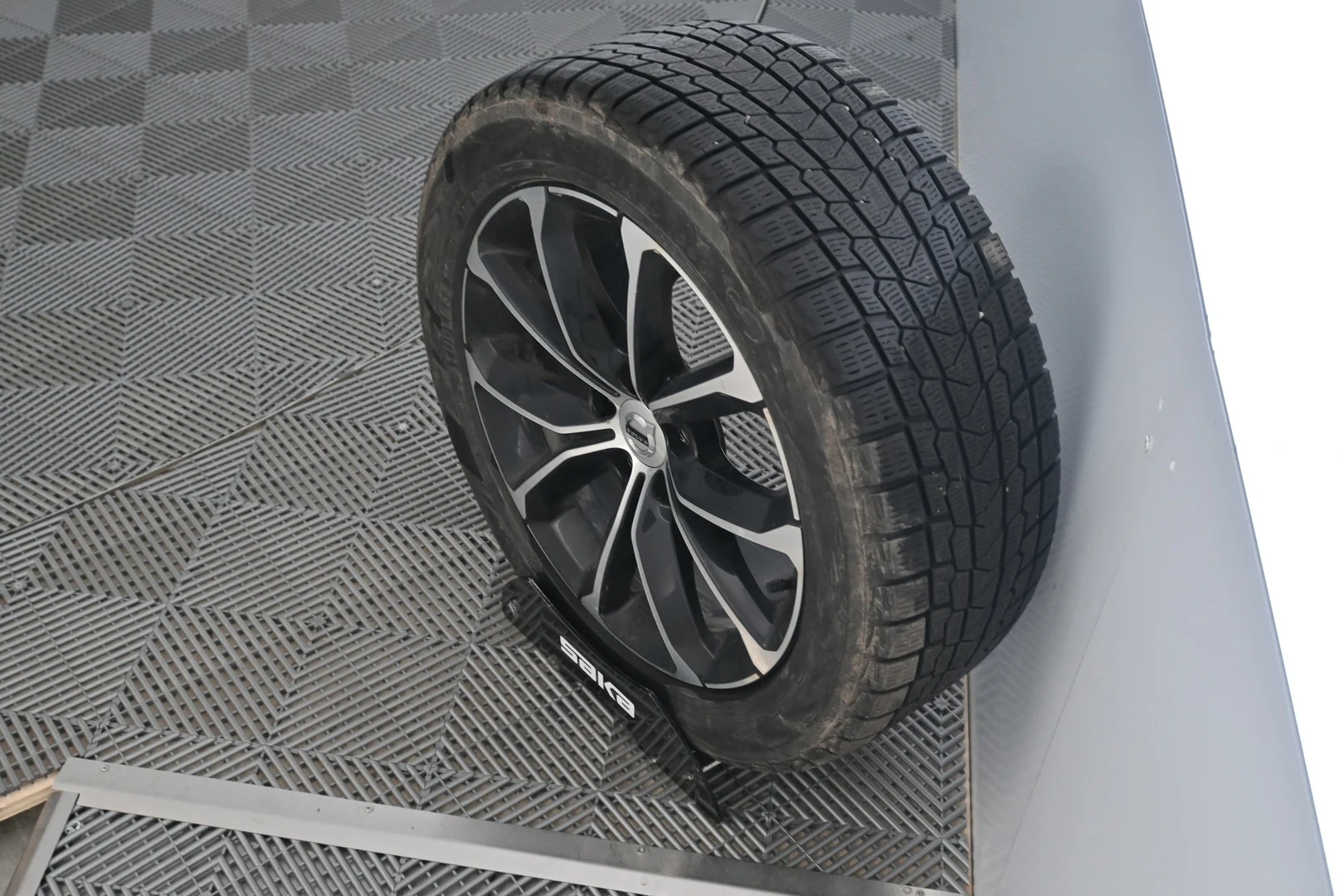 Car Image - 4pjUeRNaZPecvf22lN81go