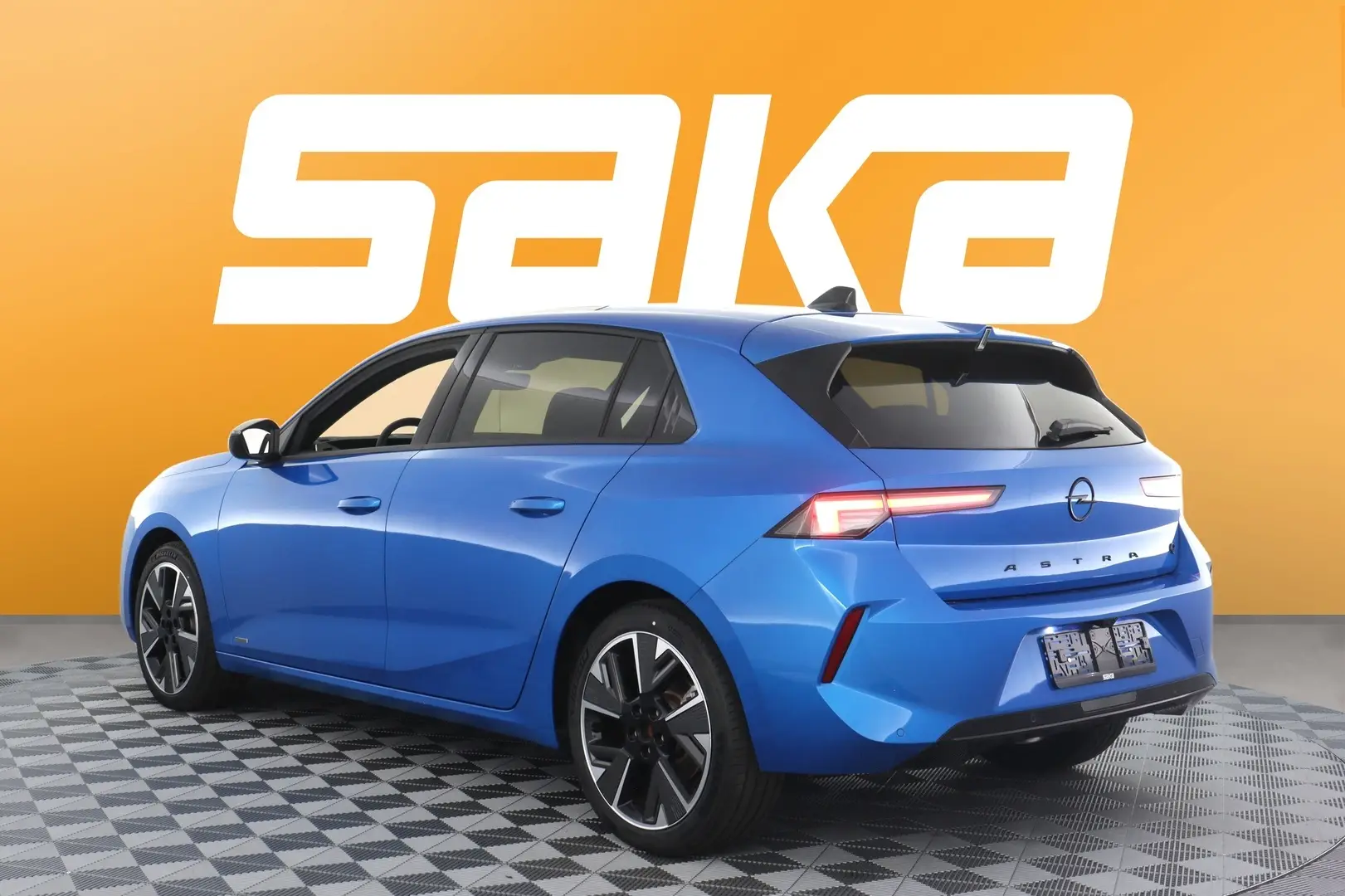 Car Image - e2byUTi1a1cwCr7KkBxIm