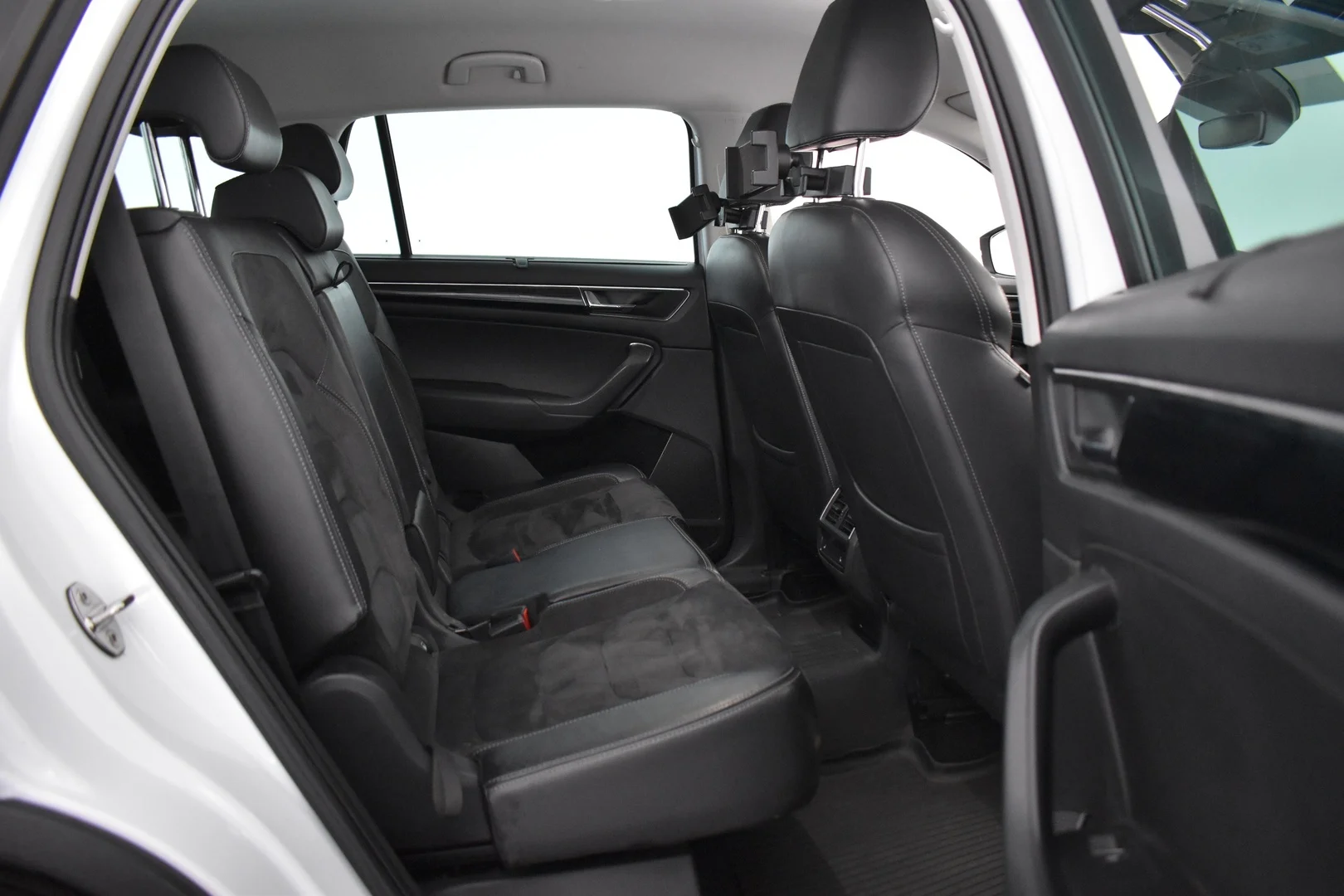 Car Image - 5hLoFwjJbZWoS6aWXnRJw1