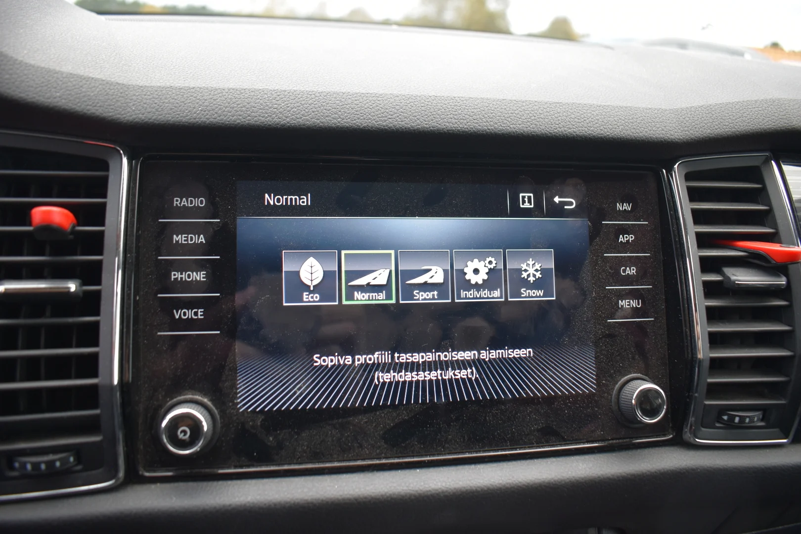 Car Image - 5hLoFwjJbZWoS6aWXnRJw1