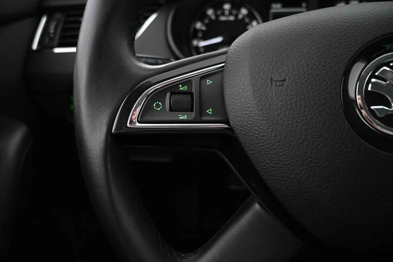 Car Image - 2O465bzTesB4YhpZYDkYqI