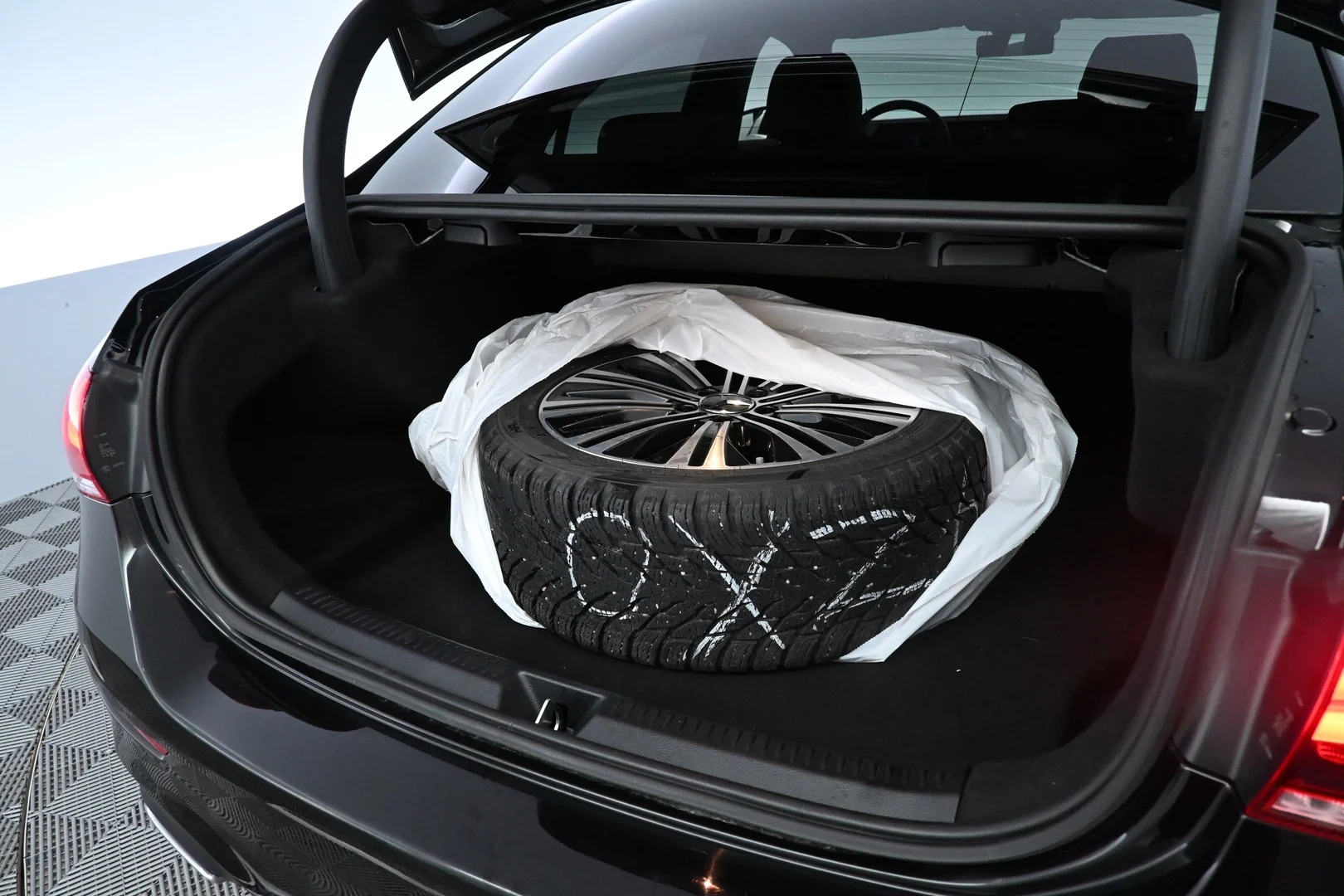 Car Image - 7G09R90WdtBrVzizzxSA99