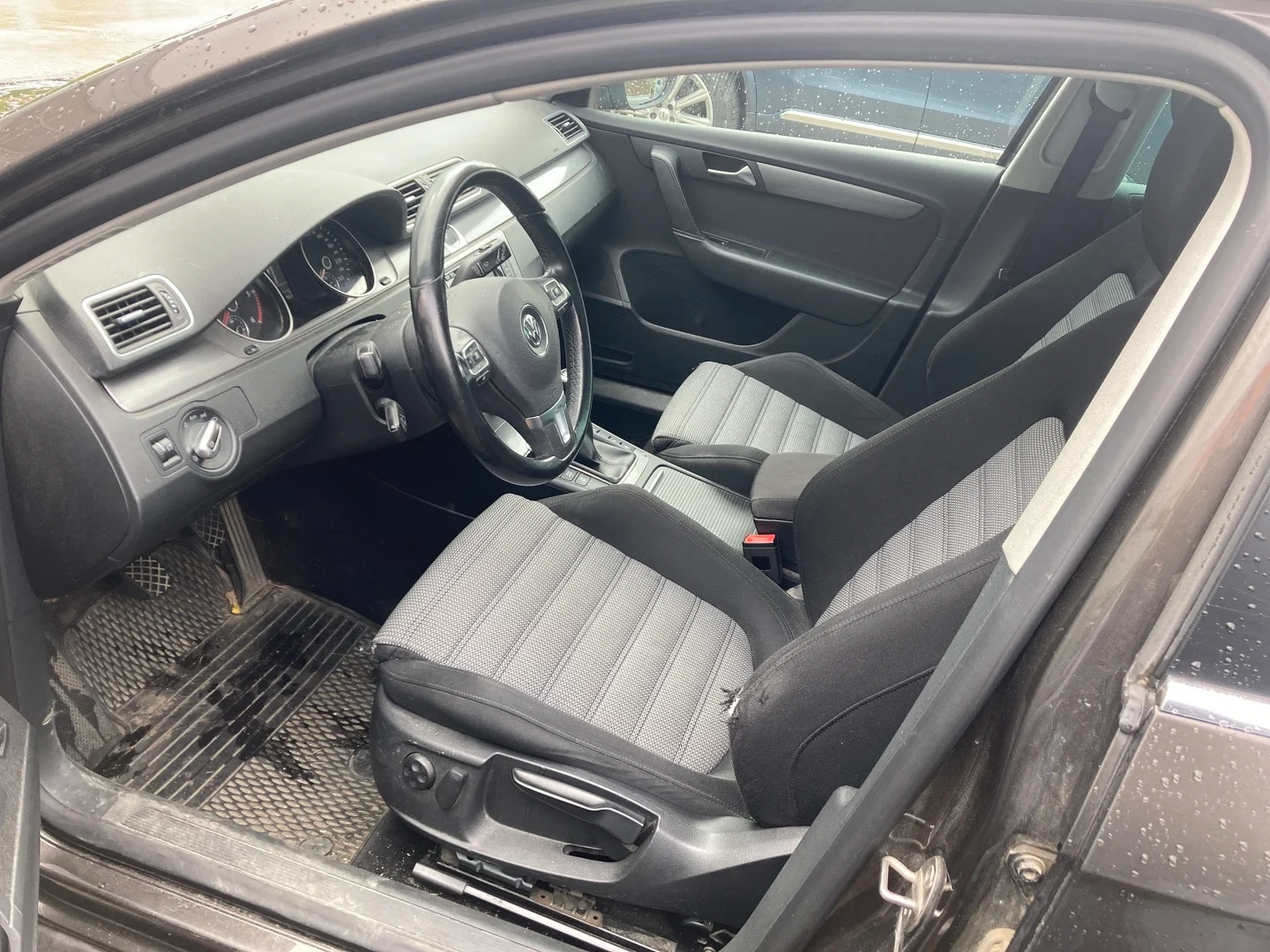 Car Image - 2Nn6Iu4PVUOXftUpdvL6DN