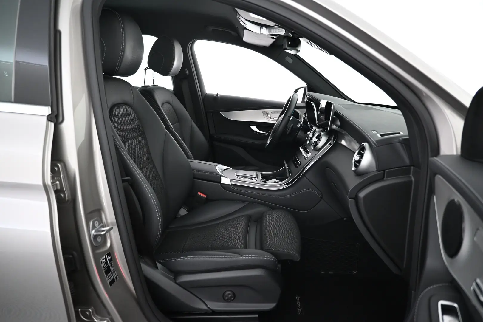 Car Image - 5zOW3G9IP04ZiOCHM1ZoxI