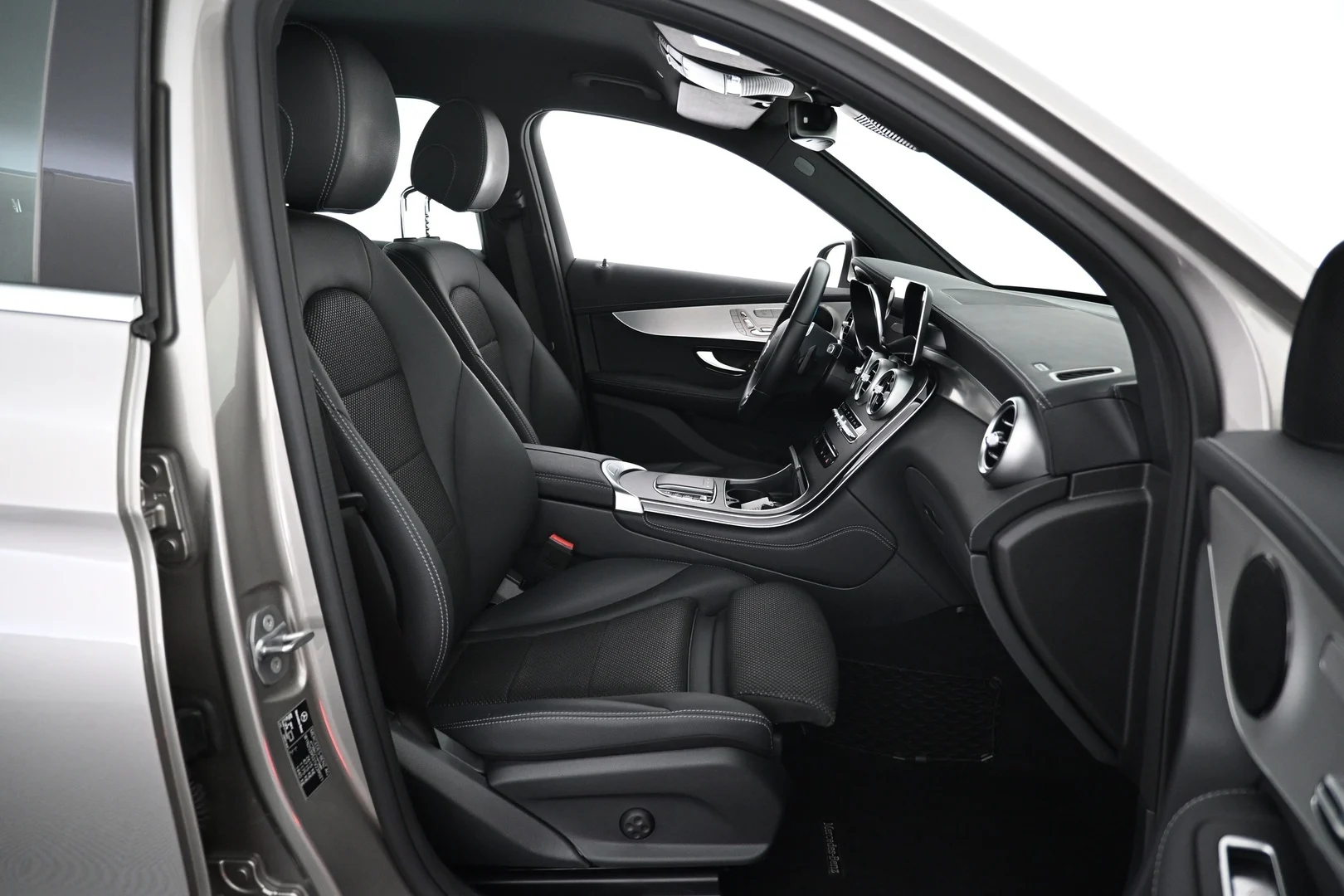 Car Image - 5zOW3G9IP04ZiOCHM1ZoxI