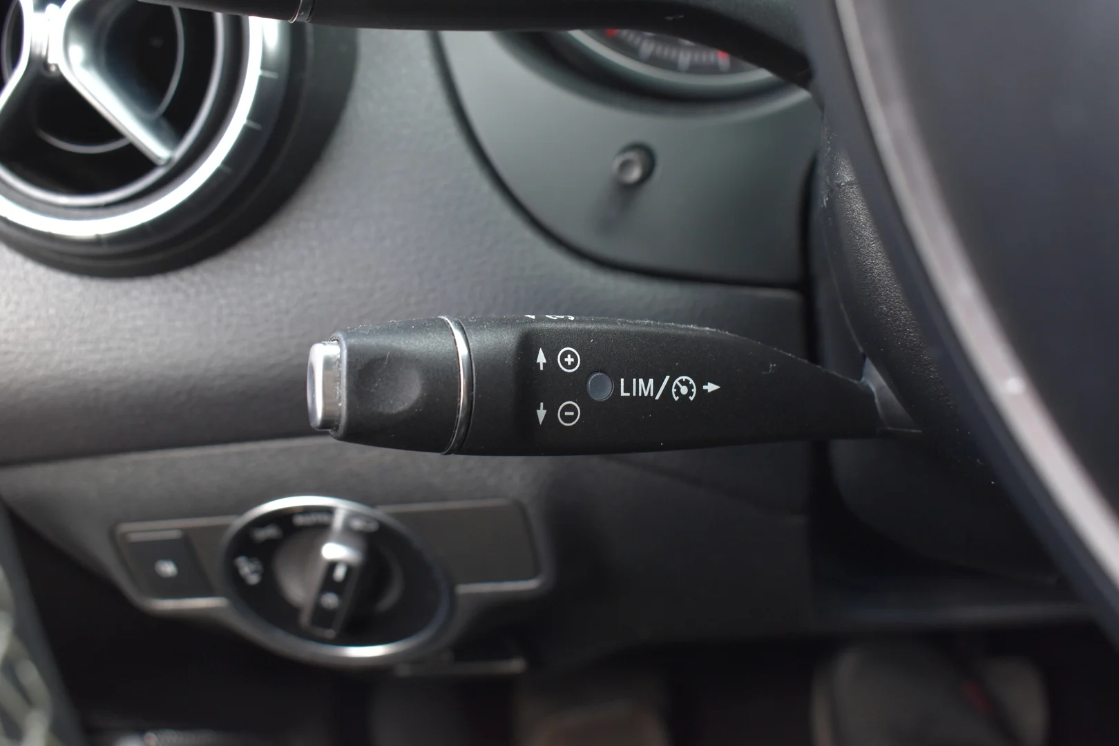 Car Image - 5wXIPUDkugSdxF8F9Uvehv