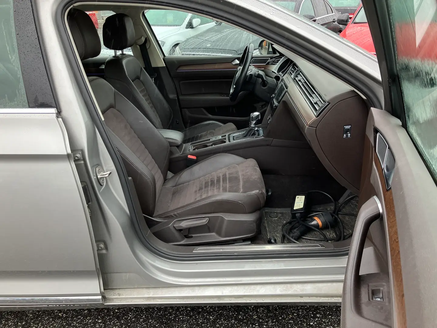 Car Image - 6UymqhRLZN33jf3ADelP8n