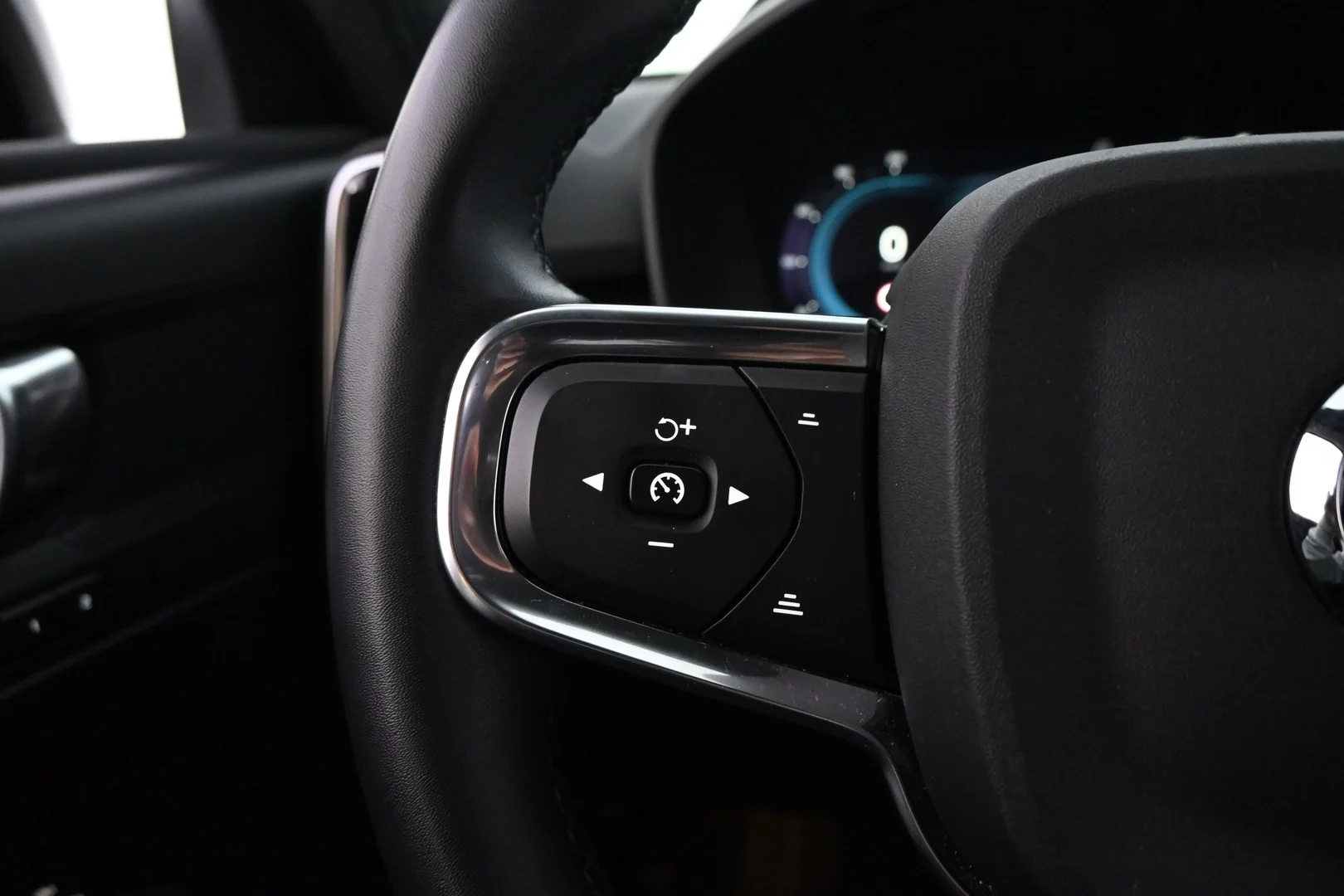 Car Image - 49UPKzXAv9tnasRmYuuXv5