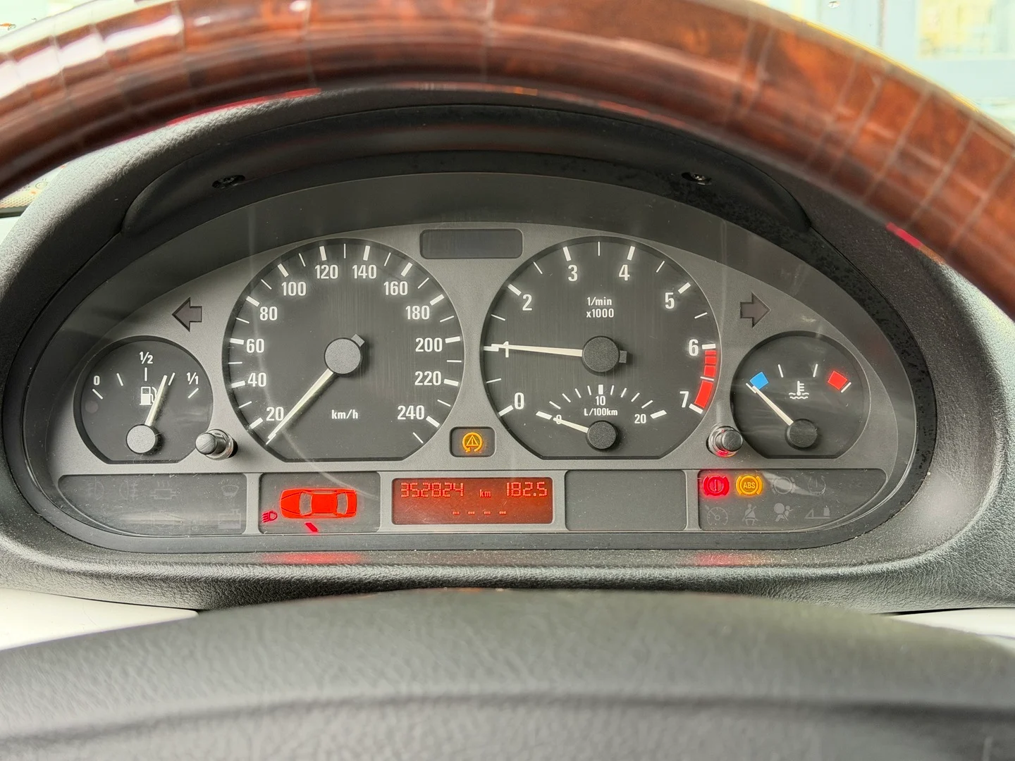 Car Image - 1lejvoSjMYMyTHogcKhyGF