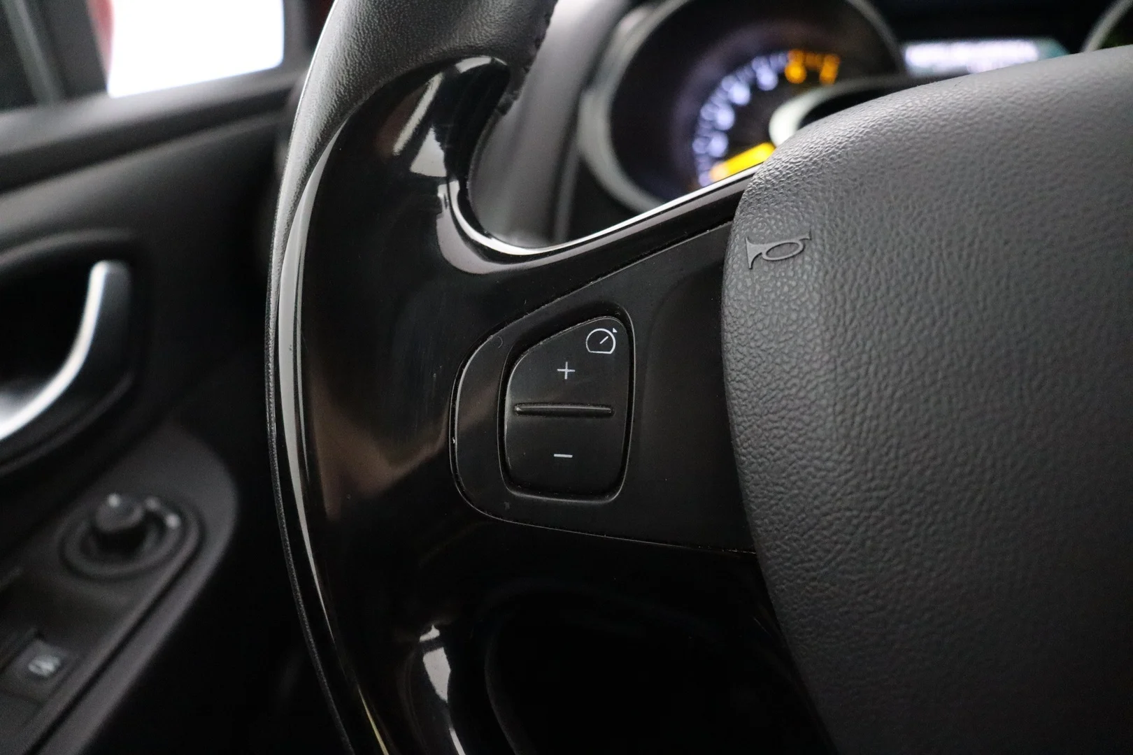 Car Image - 55LNQP4uxTmQdMOVLkubxP