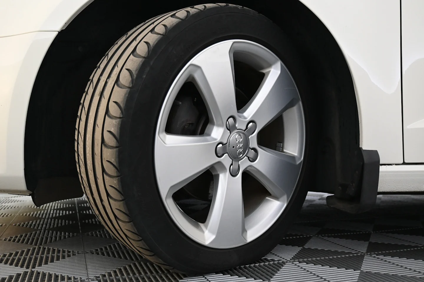Car Image - 3V7yQg04JahpblBfgHqd2J