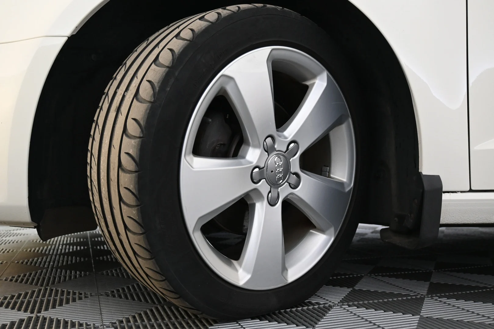 Car Image - 3V7yQg04JahpblBfgHqd2J