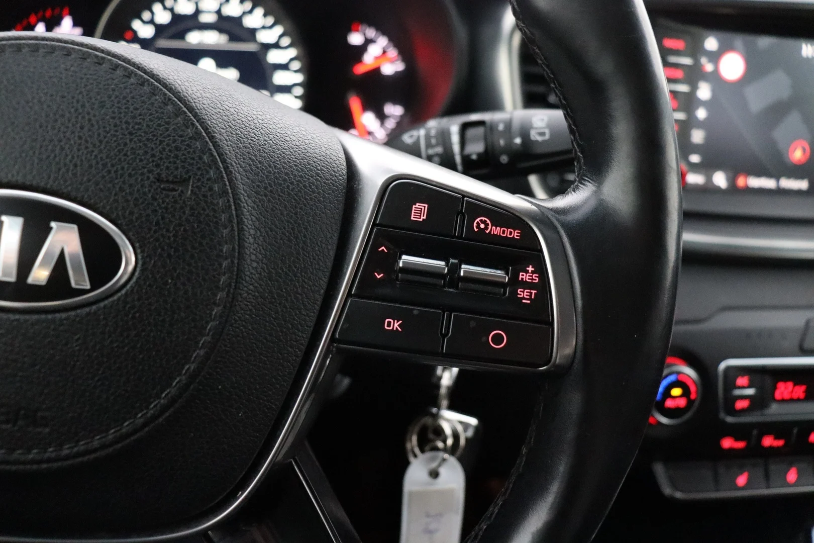 Car Image - 3xN2OIvzRXBdMrvvrc1oC6