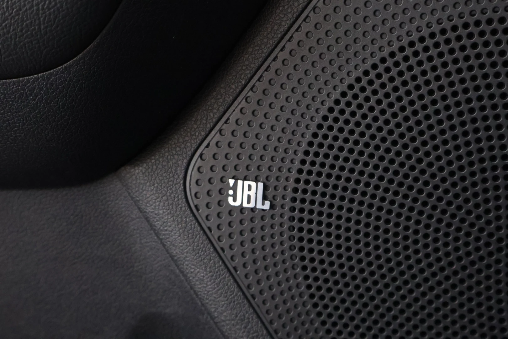Car Image - 5oYGz0ol6ktBXBrxXlTevS