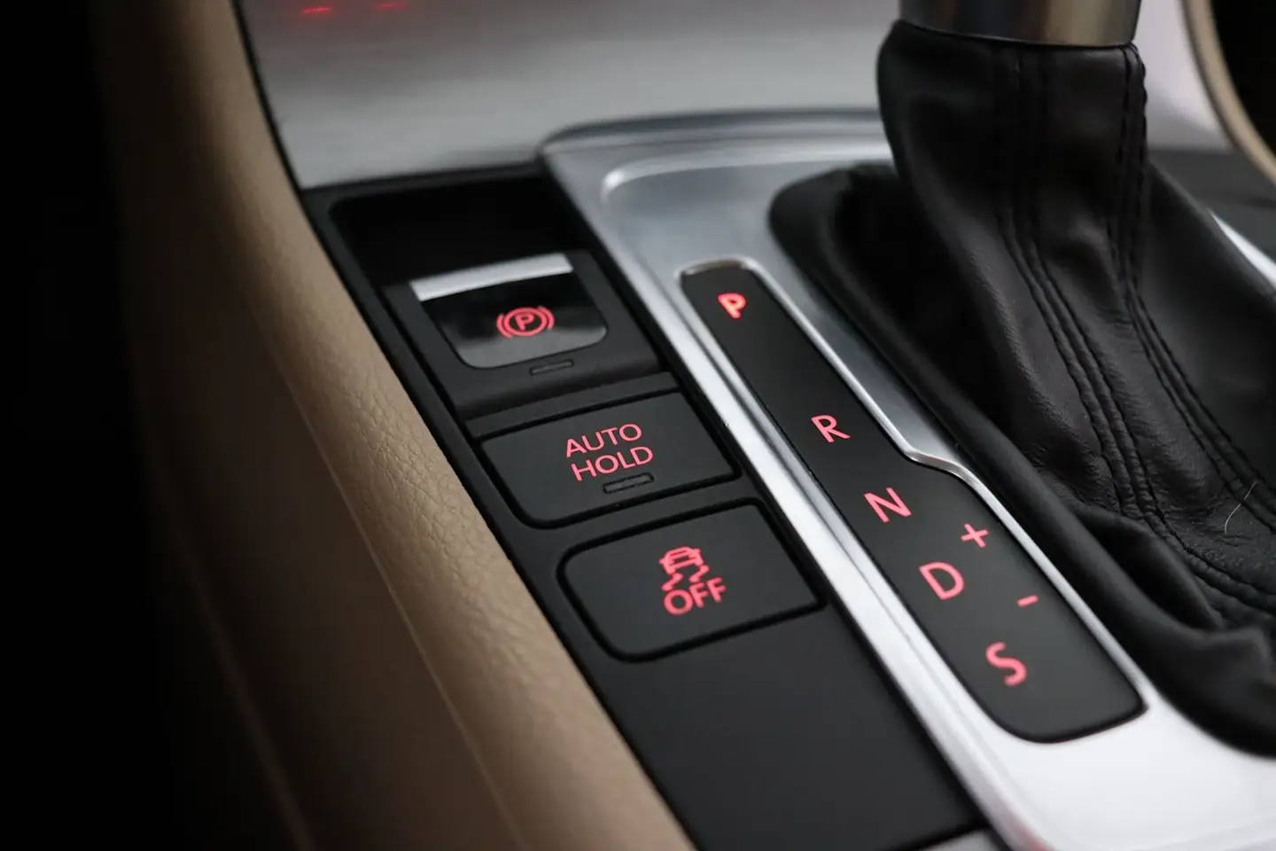 Car Image - 2y7KXgsQRm0F6IZpmLJhQK