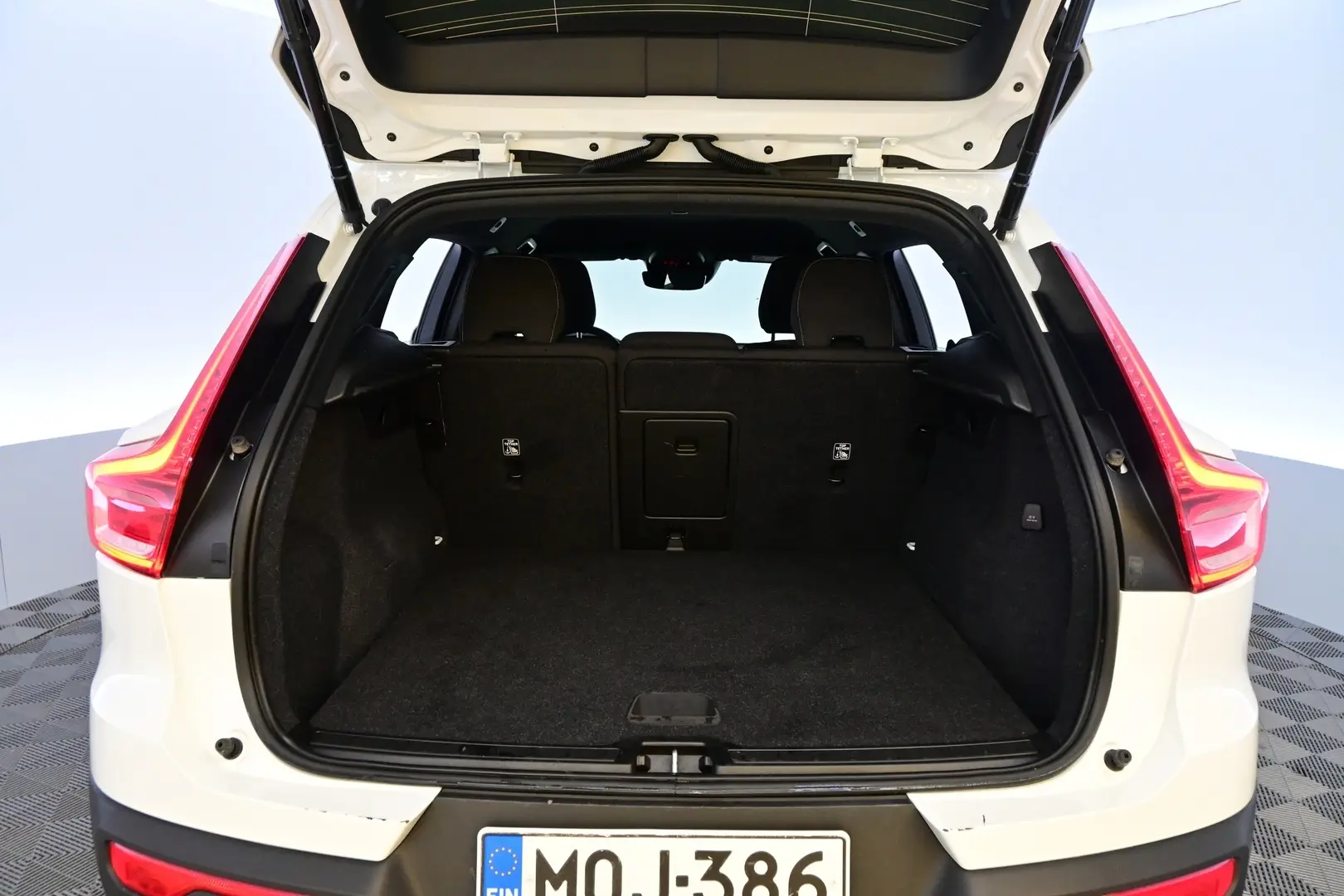 Car Image - KH1re8yu03QPWkfLW8P14
