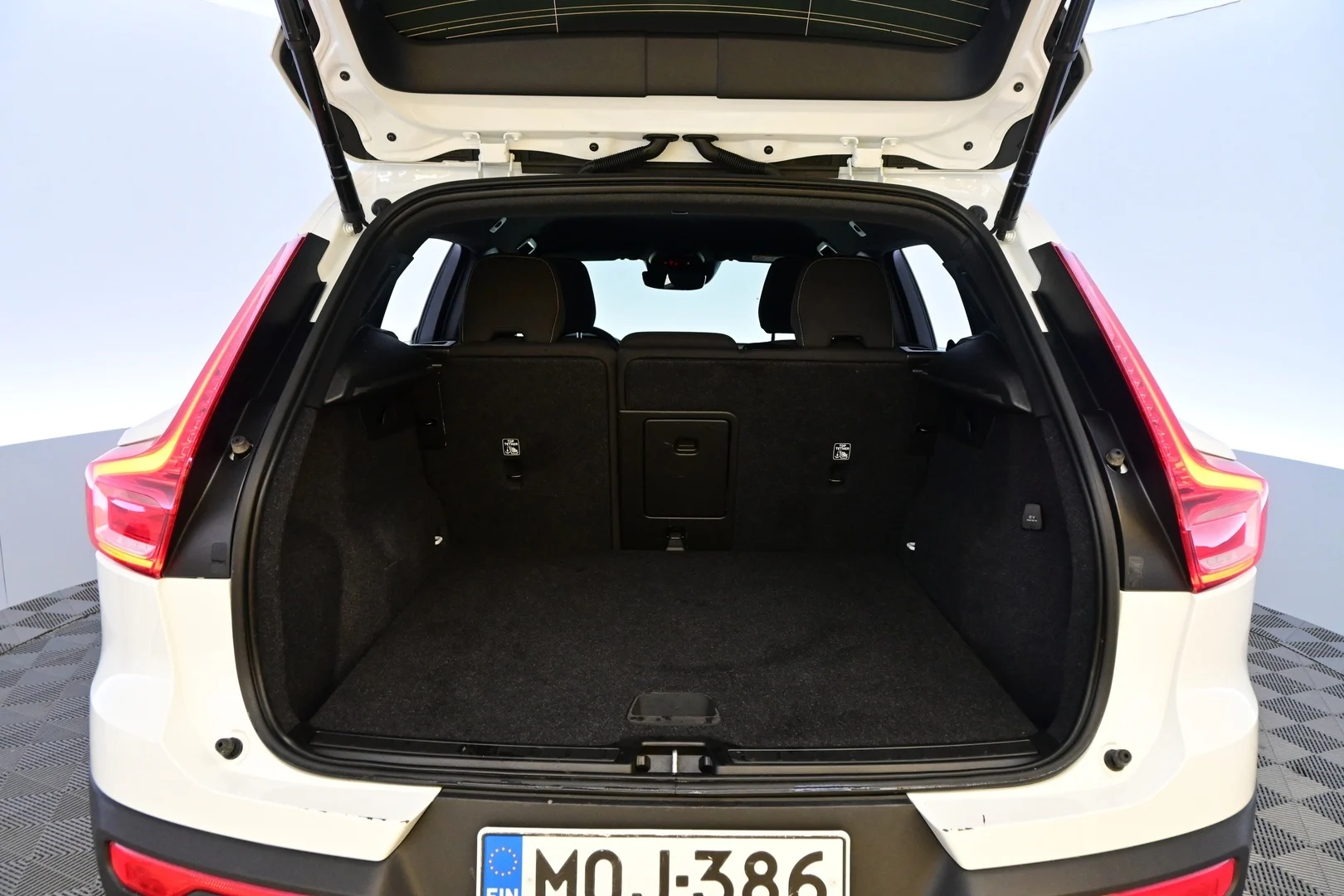 Car Image - KH1re8yu03QPWkfLW8P14