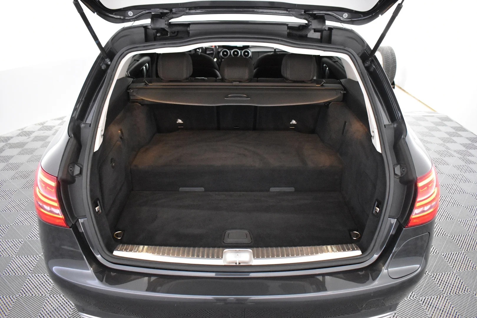 Car Image - 2CO7VDzeoVij8AROSonJmK