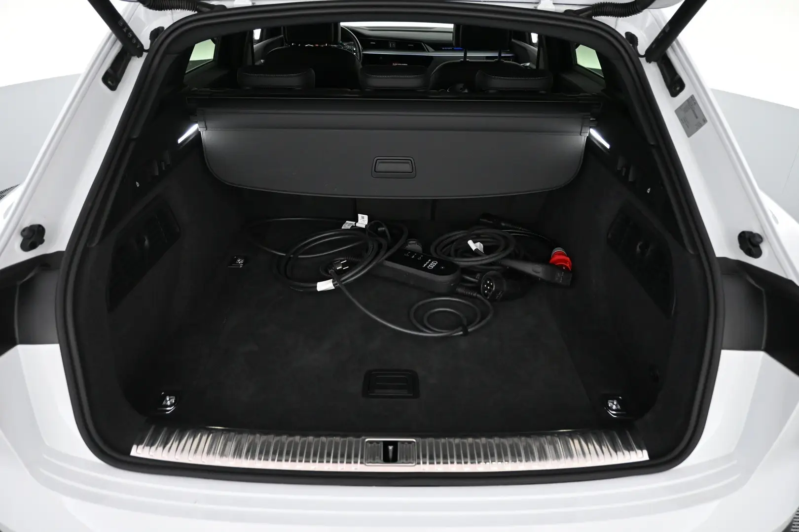 Car Image - 6yJC6dmgLSmEIARQA8LVii
