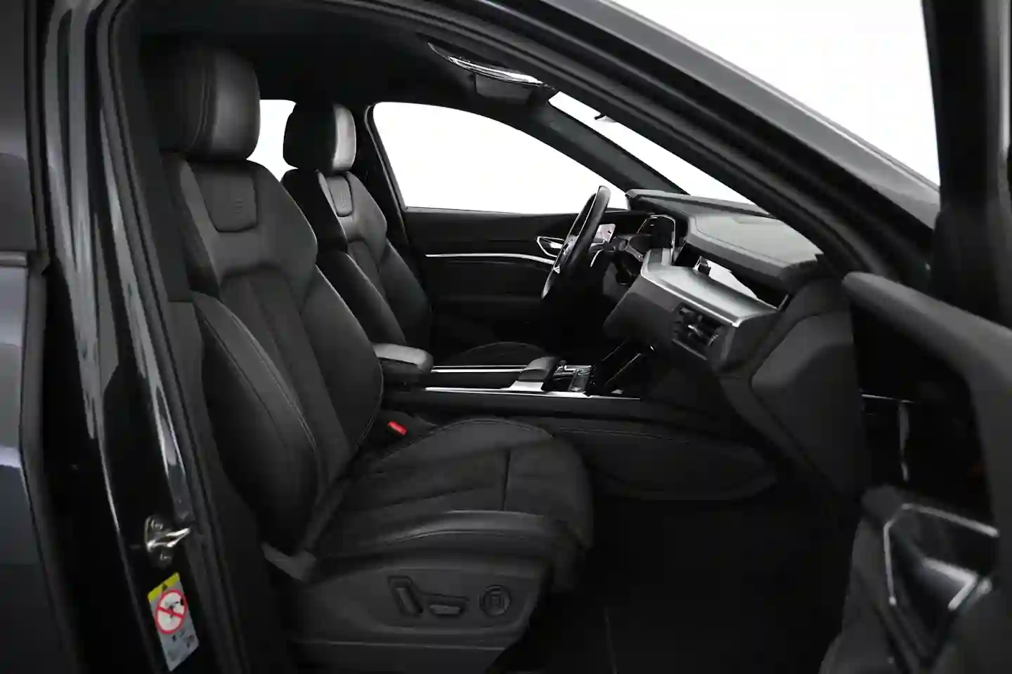 Car Image - 1DVlsTHozufysu1vHwMZIL