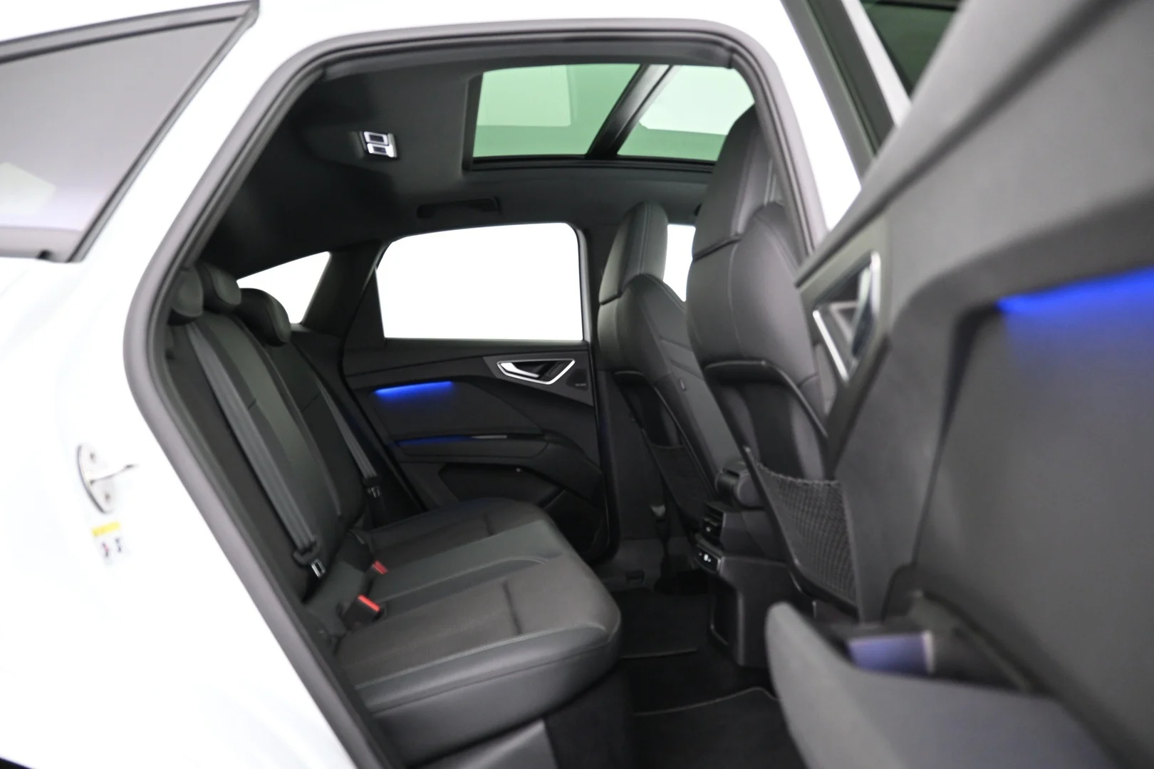 Car Image - 2clWinhh1TZYs1GJFjF7i0